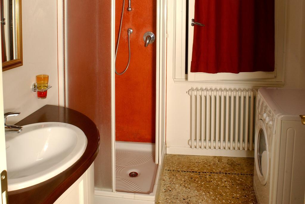 Ca Tornielli Apartment Venesia Ruang foto